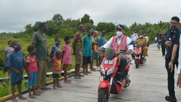 Menteri Perhubungan (Menhub) Budi Karya Sumadi melakukan kunjungan kerja ke Kabupaten Asmat, Papua, Minggu 26 September 2021.
