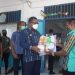 Bupati Kepulauan Tanimbar, Petrus Fatlolon berkunjung ke sejumlah sekolah dan memberikan bantuan berupa Masker dab Hand sanitizer (Foto Ist/PR)