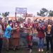 Suasana Wakil Bupati Fakfak, Yohana Dina Hindom menyerahkan piala bergilir Bupati Fakfak kepada SMA Negeri 1 Fakfak pada kejuaraan LSP Kabupaten Fakfak tahun 2021 (Foto Salmon Teriraun/PR)