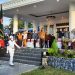 Suasana Bupati Fakfak, Untung Tamsil  S.Sos, M.Si memimpin upacara HUT Kota Fakfak ke 121 di halaman rumah Negara atau Bupati Fakfak (Foto Salmon Teriraun/PR)