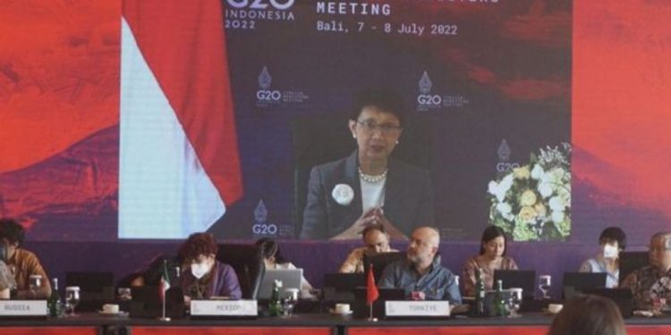 Menteri Luar Negeri RI Retno Marsudi saat menyampaikan pidato pembukaan secara virtual dalam Pertemuan Sherpa G20 kedua (Foto VOI)