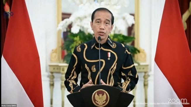 Presiden Joko Widodo atau Jokowi saat berpidato pada acara Rakornas BMKG 2022, Senin (8/8/2022). (YouTube Info BMKG)