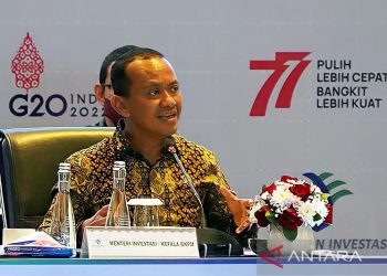 Arsip foto - Menteri Investasi/Kepala BKPM Bahlil Lahadalia saat memimpin Rapat Koordinasi Penyusunan Peta Peluang Investasi (PPI) proyek prioritas strategis yang siap ditawarkan pada 2022 di Jakarta, Kamis (4/8/2022). ANTARA/HO-Kementerian Investasi/BKPM/pri.