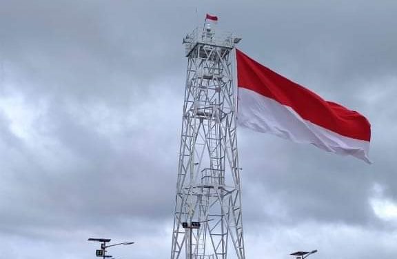 Pengibaran Bendera Merah Putih di Rambu Suar Pelabuhan Fakfak tahun 2021 lalu (Foto Istimewa)