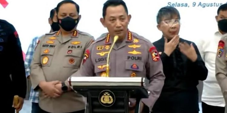 Kepolri Jenderal Polisi Listyo Sigit Prabowo mengumumkan tersangka baru dalam kasus dugaan pembunuhan terhadap Brigadir Nofriansyah Yoshua Hutabarat atau Brigadir J di Mabes Polri, Jakarta, Selasa 9 Agustus 2022 (Foto Ist)