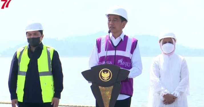 Presiden Joko Widodo saat meresmikan Terminal Kijing yang berada di Pelabuhan Pontianak, Kabupaten Mempawah, Kalimantan Barat (Kalbar) pada Selasa (9/8/2022).(Dok. Sekretariat Presiden)