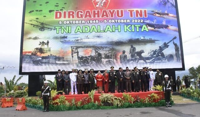 Pangdam  XVIII/Kasuari foto bersama  usai upacara  HUT Ke-77 tahun 2022 (Foto Pendam XVIII/Kasuari untuk PrimaRakyat.Net)