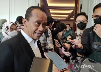 Menteri Investasi/Kepala BKPM Bahlil Lahadalia memberi keterangan kepada sejumlah wartawan di Jakarta, Kamis (2/2/2023). ANTARA/Ade Irma Junida/aa.