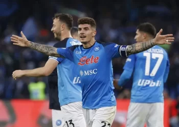 Giovanni Di Lorenzo (tengah) melakukan selebrasi setelah mencetak gol kedua Napoli dalam pertandingan Liga Italia lawan Inter Milan di Stadio Diego Armando Maradona pada 21 Mei 2023. ANTARA/REUTERS/CIRO DE LUCA